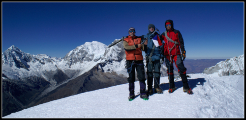 na-vrcholu-pisca-5-752-m-v-pozad-huascarny 14072800516 o